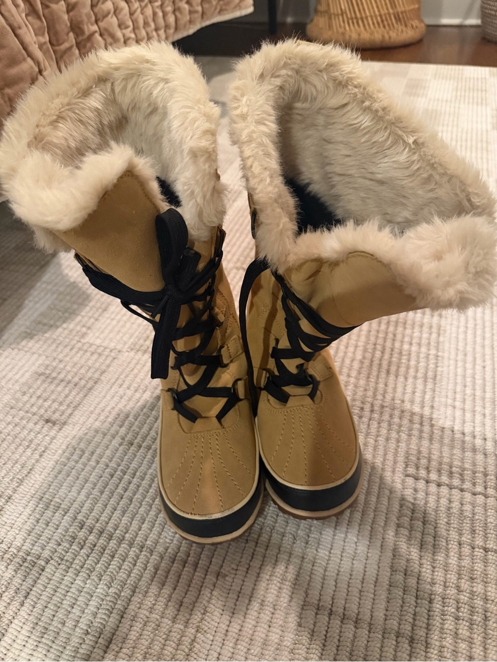 Sorel Women's Tan and Black Faux-Fur Winter Lace-Up Boots